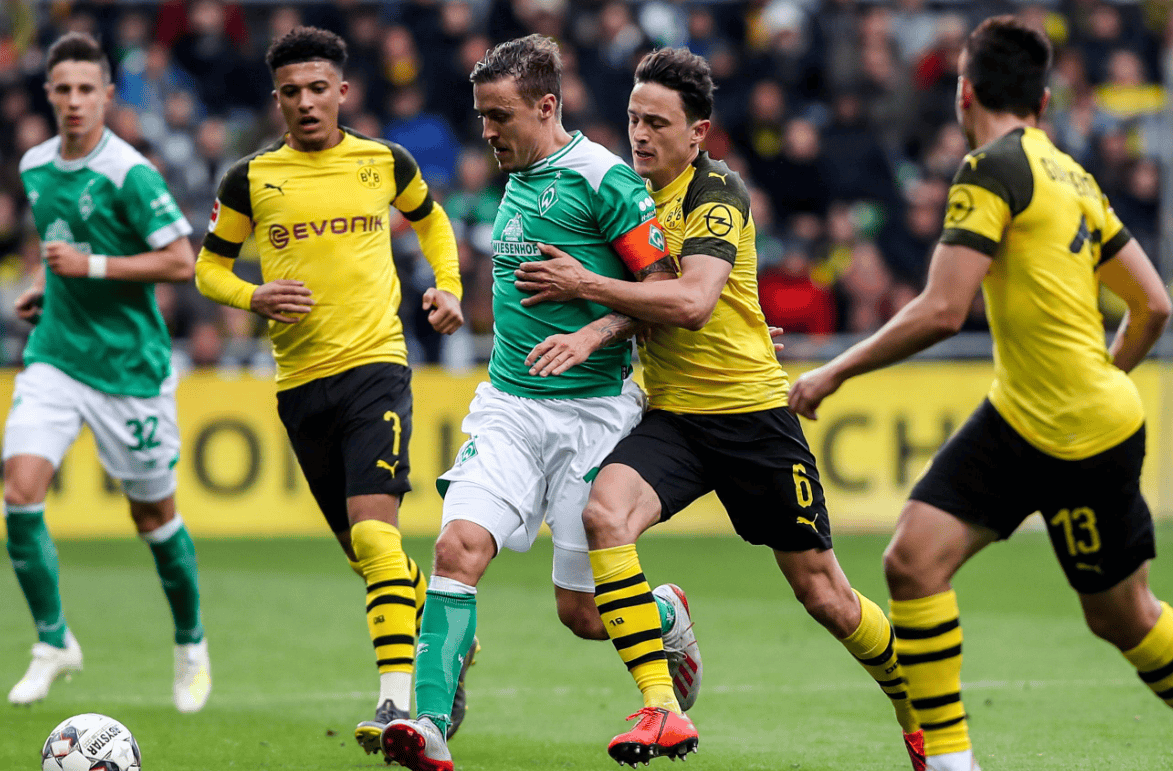 包含转会期法兰克福调整名单以备德甲穆古鲁扎连续三场比赛得分超过大比分领先之后，尼斯赛后官宣签约的词条