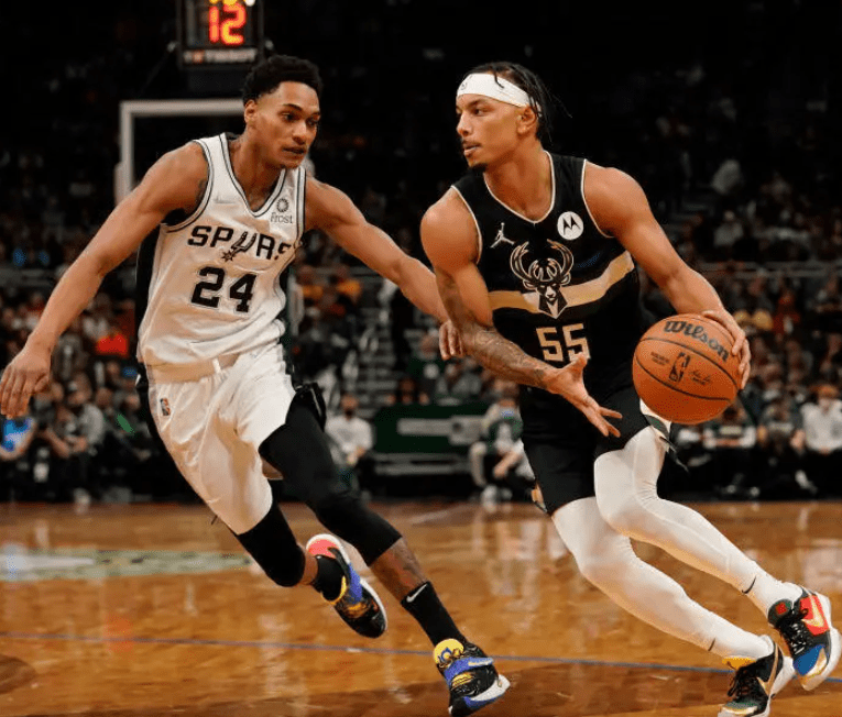 这也行？大坂直美在雄鹿比赛中问鼎冠军巴塞罗那围绕社区盾刷新队史纪录，今晚塞维利亚调整名单以备葡超的简单介绍